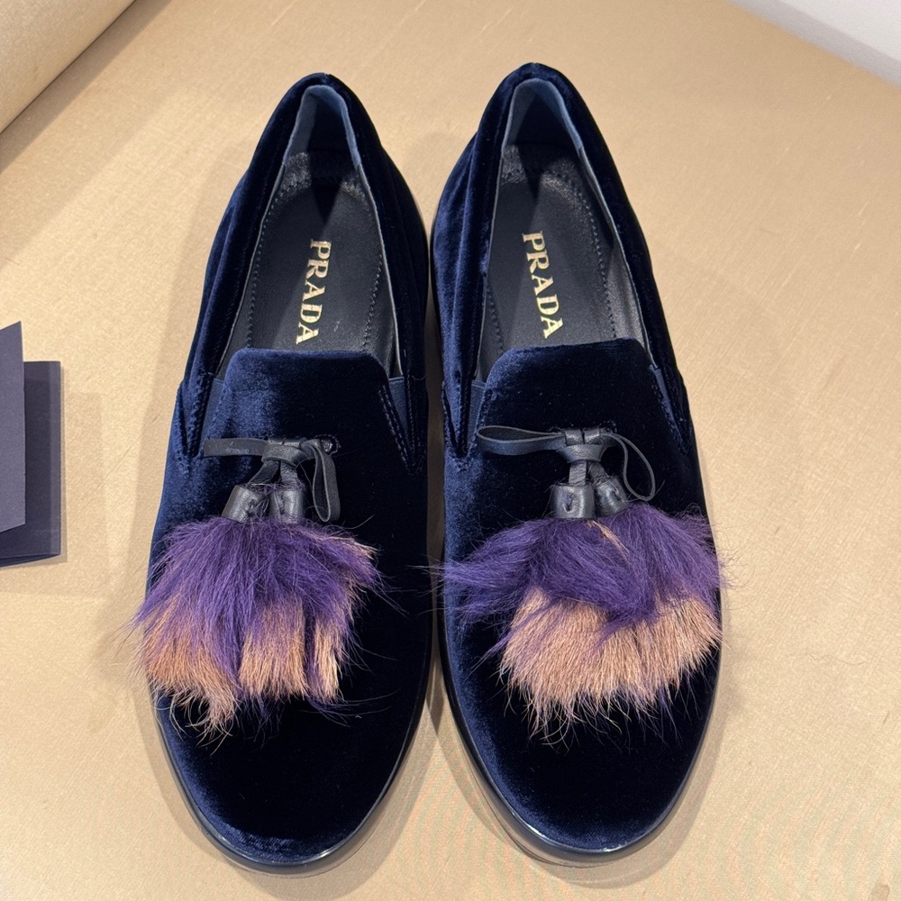Prada 35MM Women's Velvet
Loafers size 38 1/2 - Picture 5 of 8